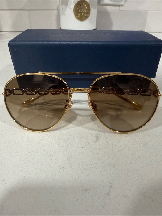 Louis Vuitton Other - Louis Vuitton Gold Aviator Sunglasses